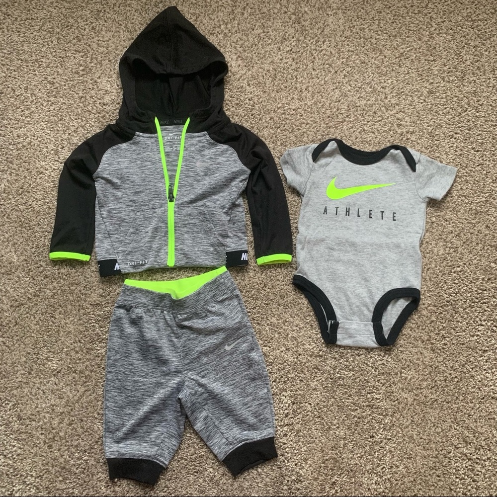 0-6 mo Nike 3 pc set